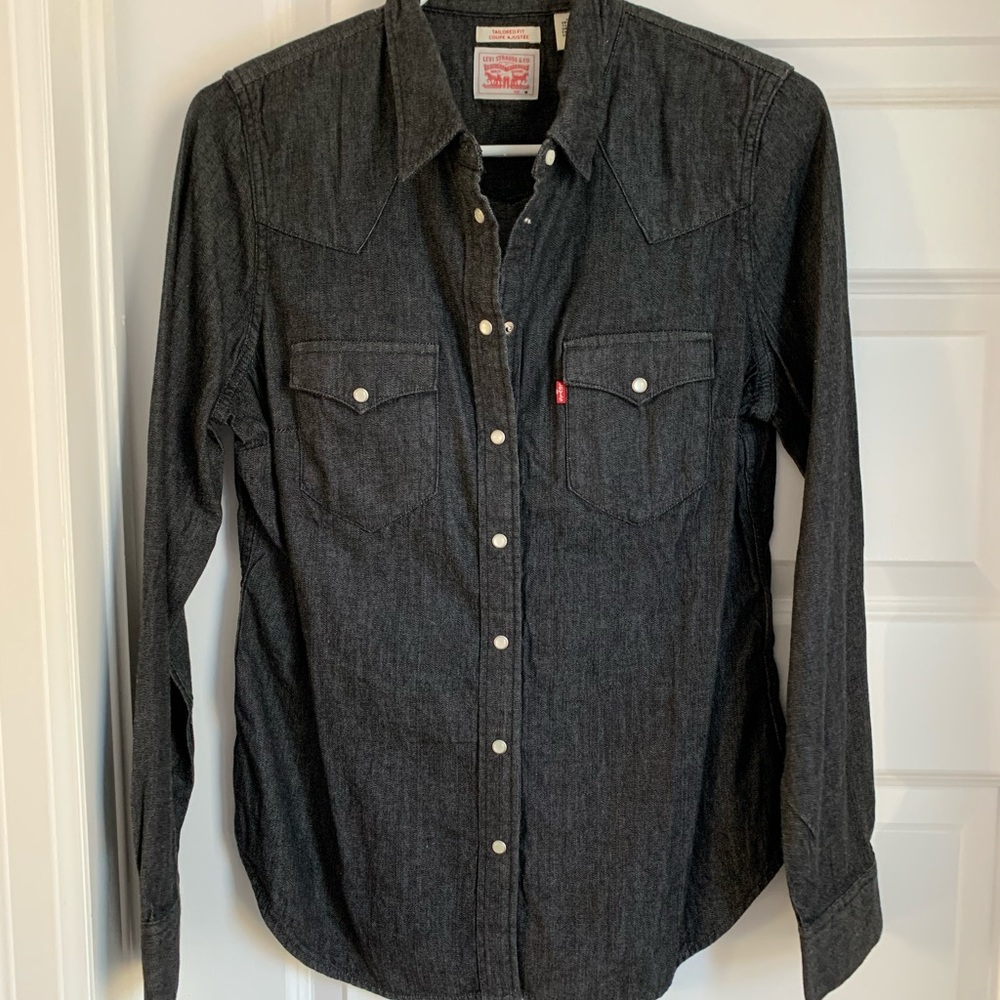 Levi’s adjusted fit black jeans shirt